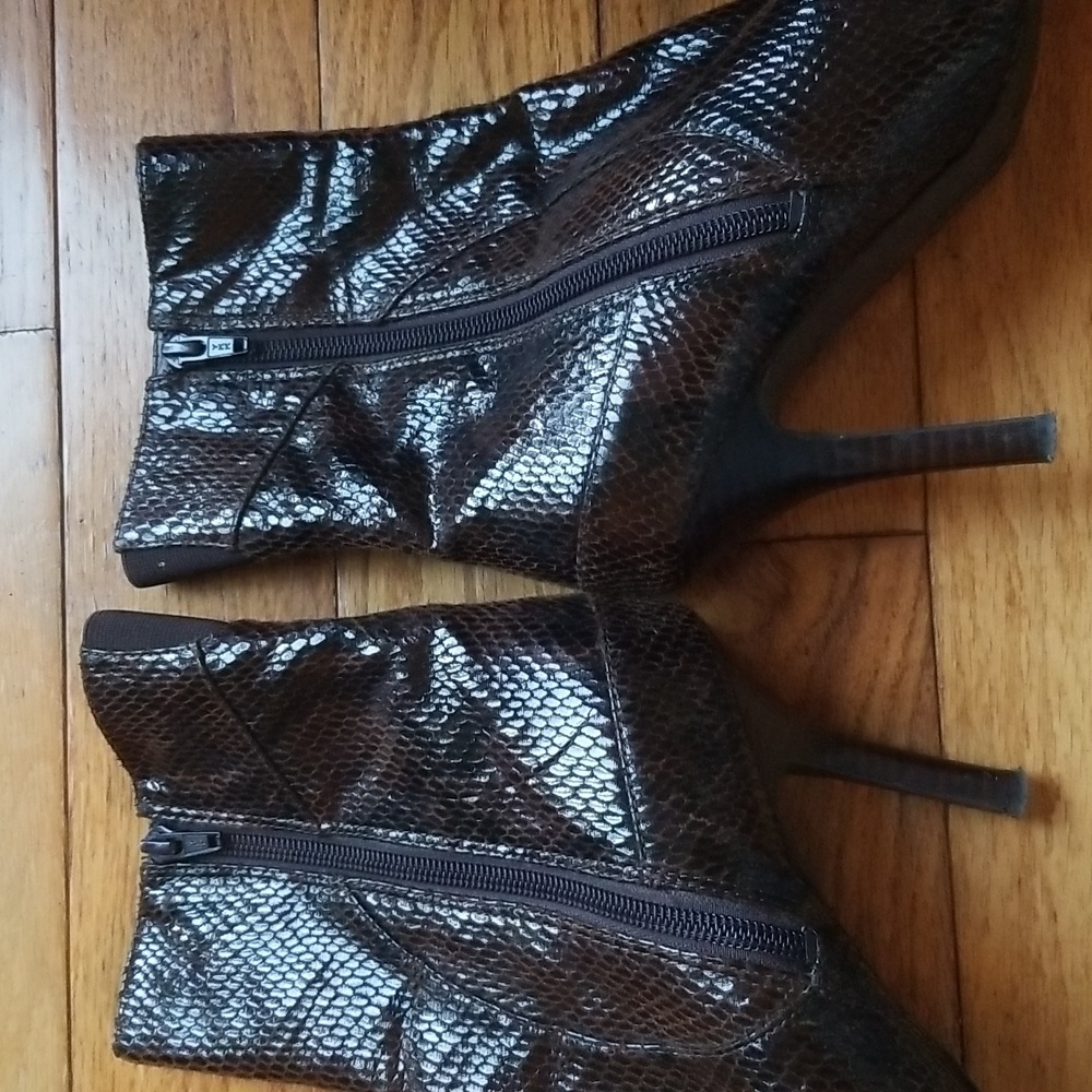 Shoes - Picture 10 of 10